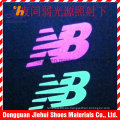 Logotipo de patrón de transferencia de calor colorido reflectante para ropa
